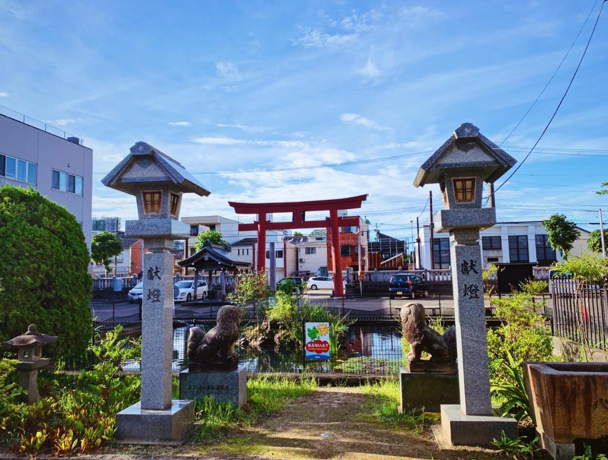 Hotel 泊まれる図書館 寄処 -Yosuga- Tojama Exteriér fotografie